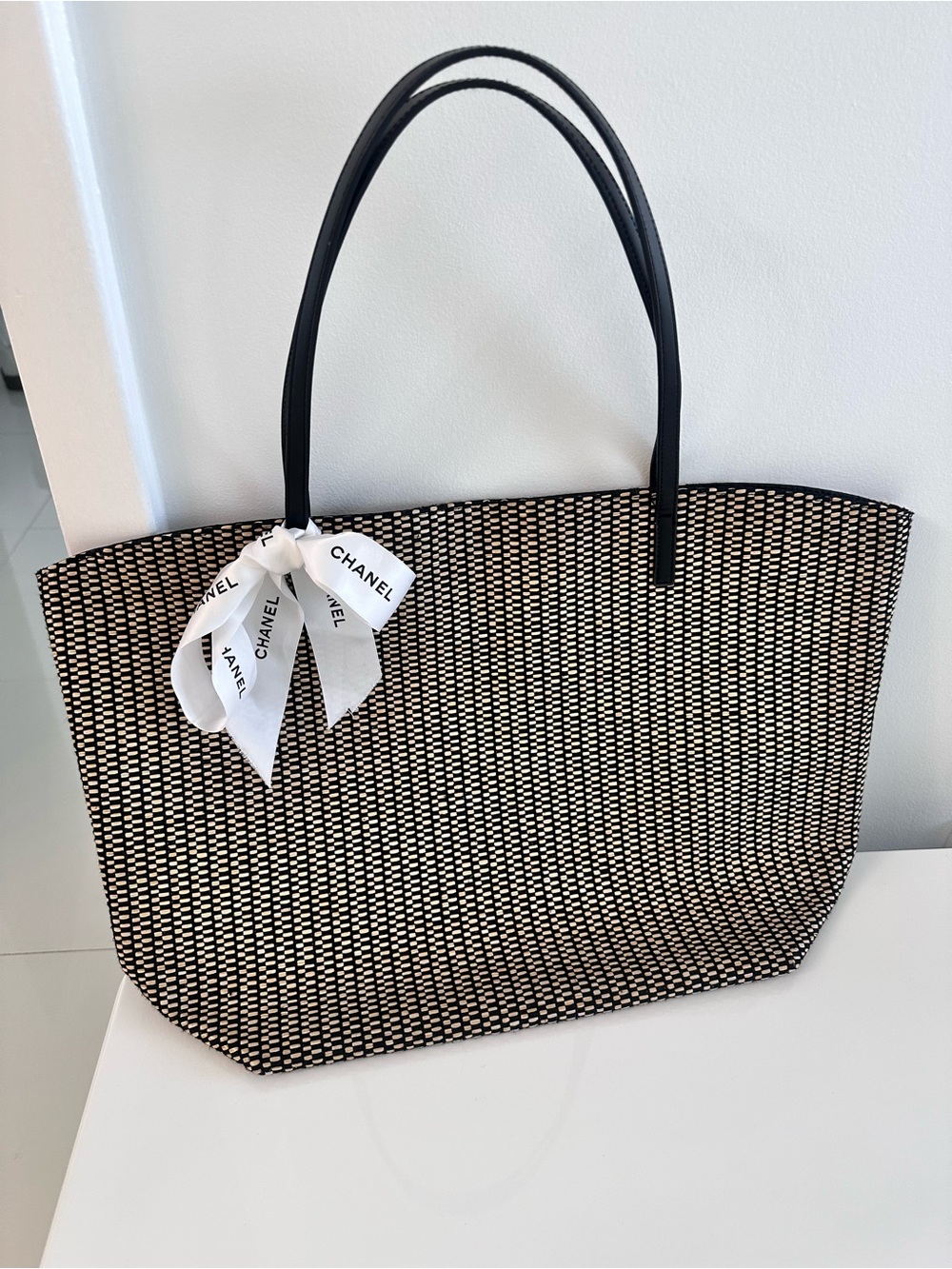 Raffia Summer bag in excellent conditions, Chanel ribbon charm